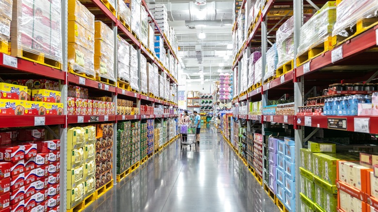 couple shopping in Sam's Club