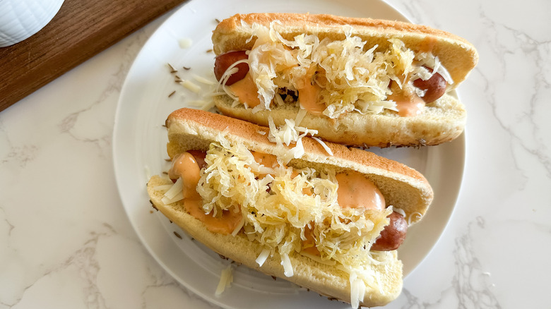 easy reuben brats with sauerkraut