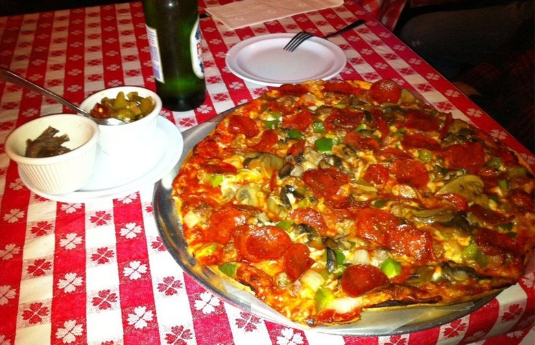 Wisconsin: Zaffiro's Pizza (Milwaukee)
