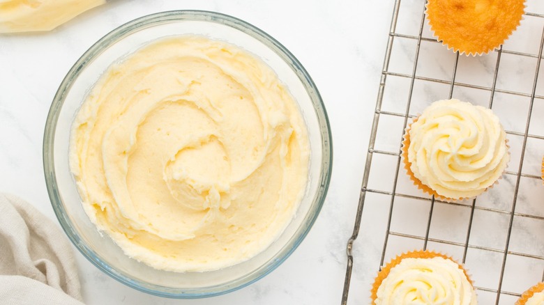 buttercream frosting next to cupcakes